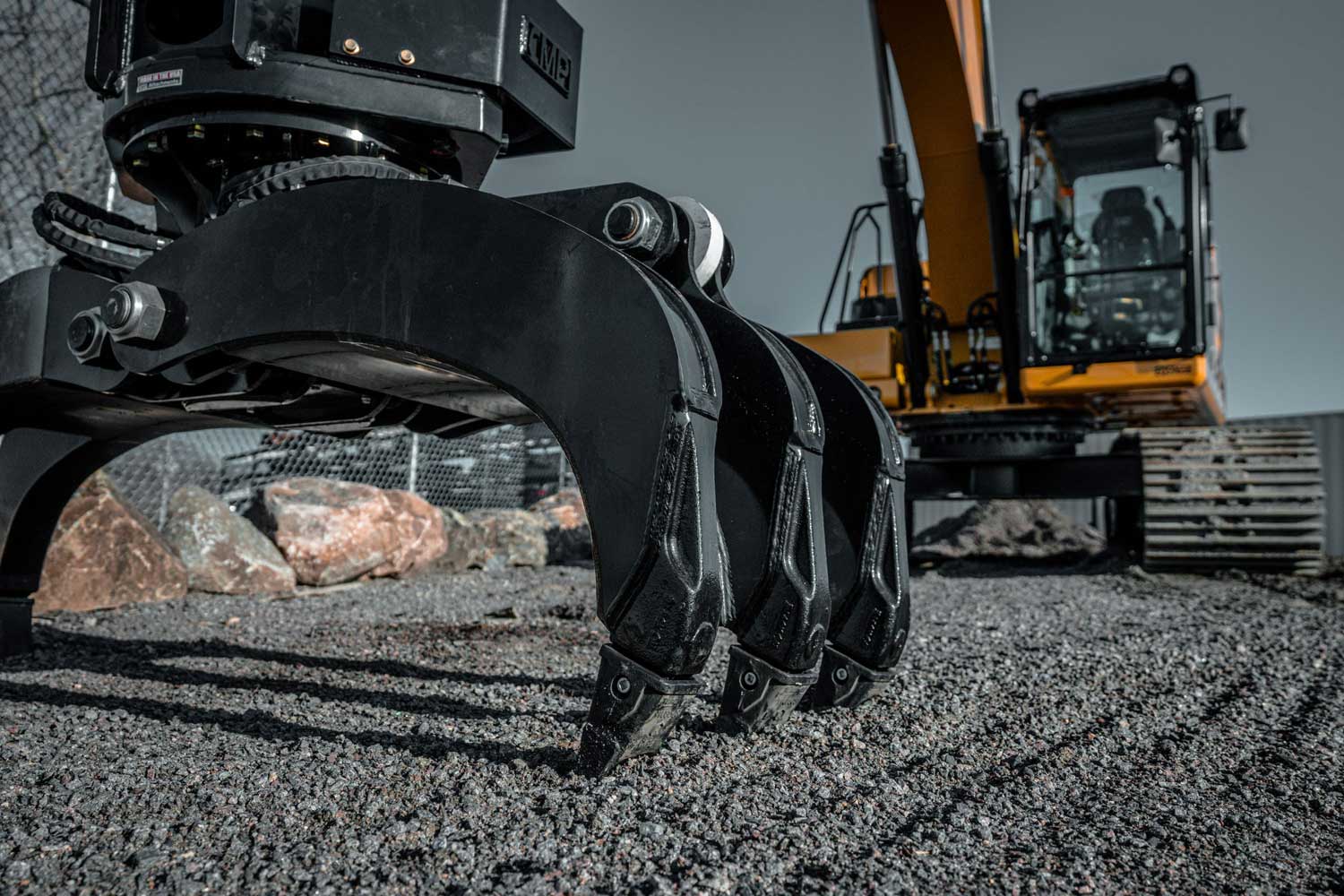 EXCAVATOR BYPASS HYDRA GRAPPLE - Schweitzer Farms and Sales