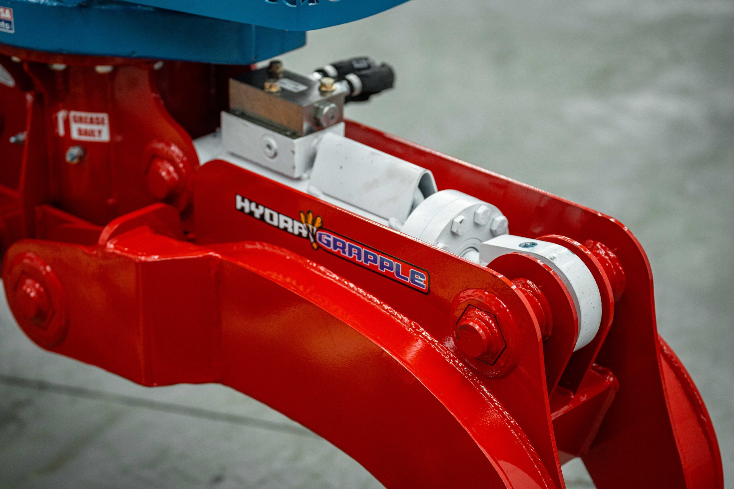 EXCAVATOR BYPASS HYDRA GRAPPLE - Schweitzer Farms and Sales