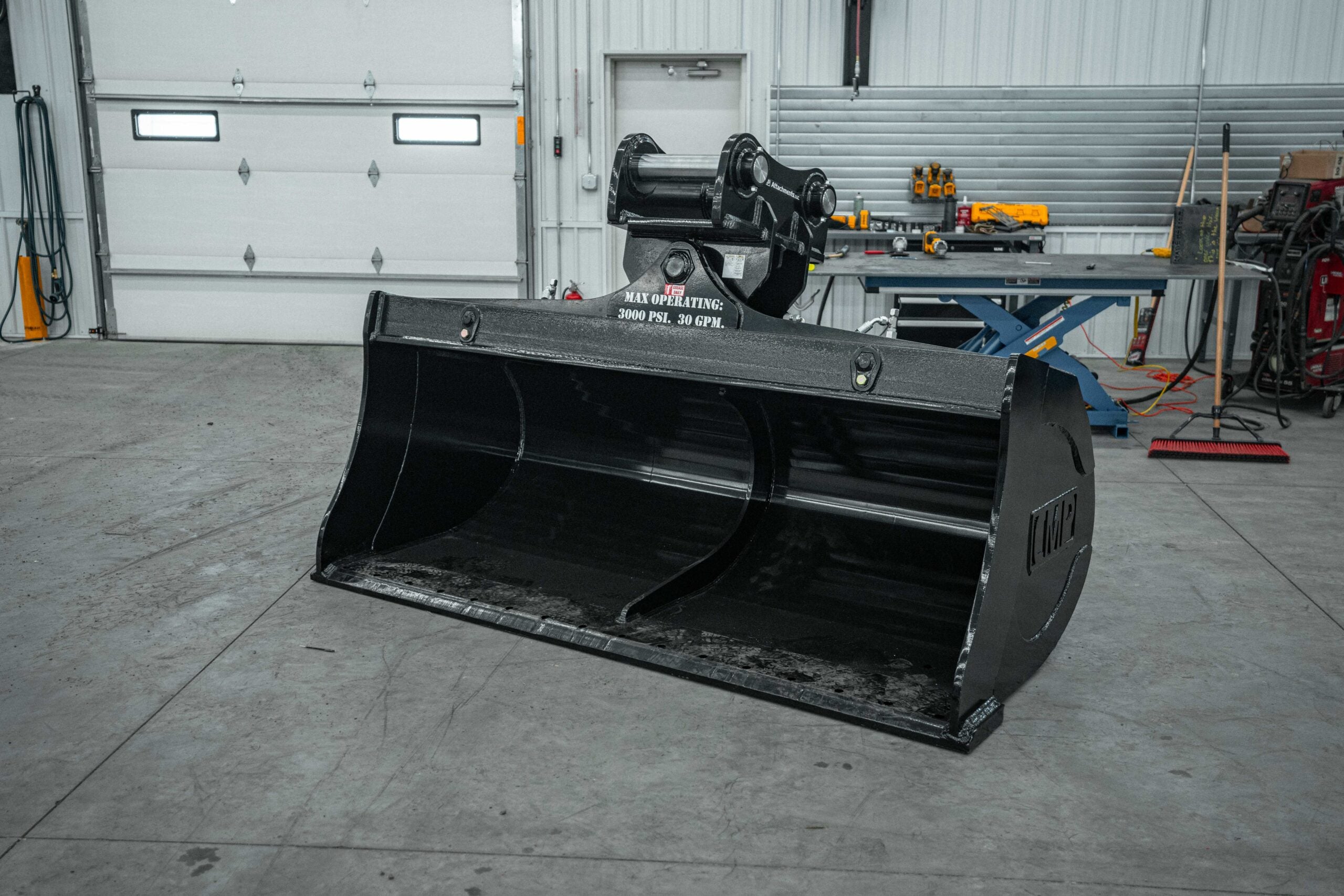 EXCAVATOR TILT BUCKET - Schweitzer Farms and Sales