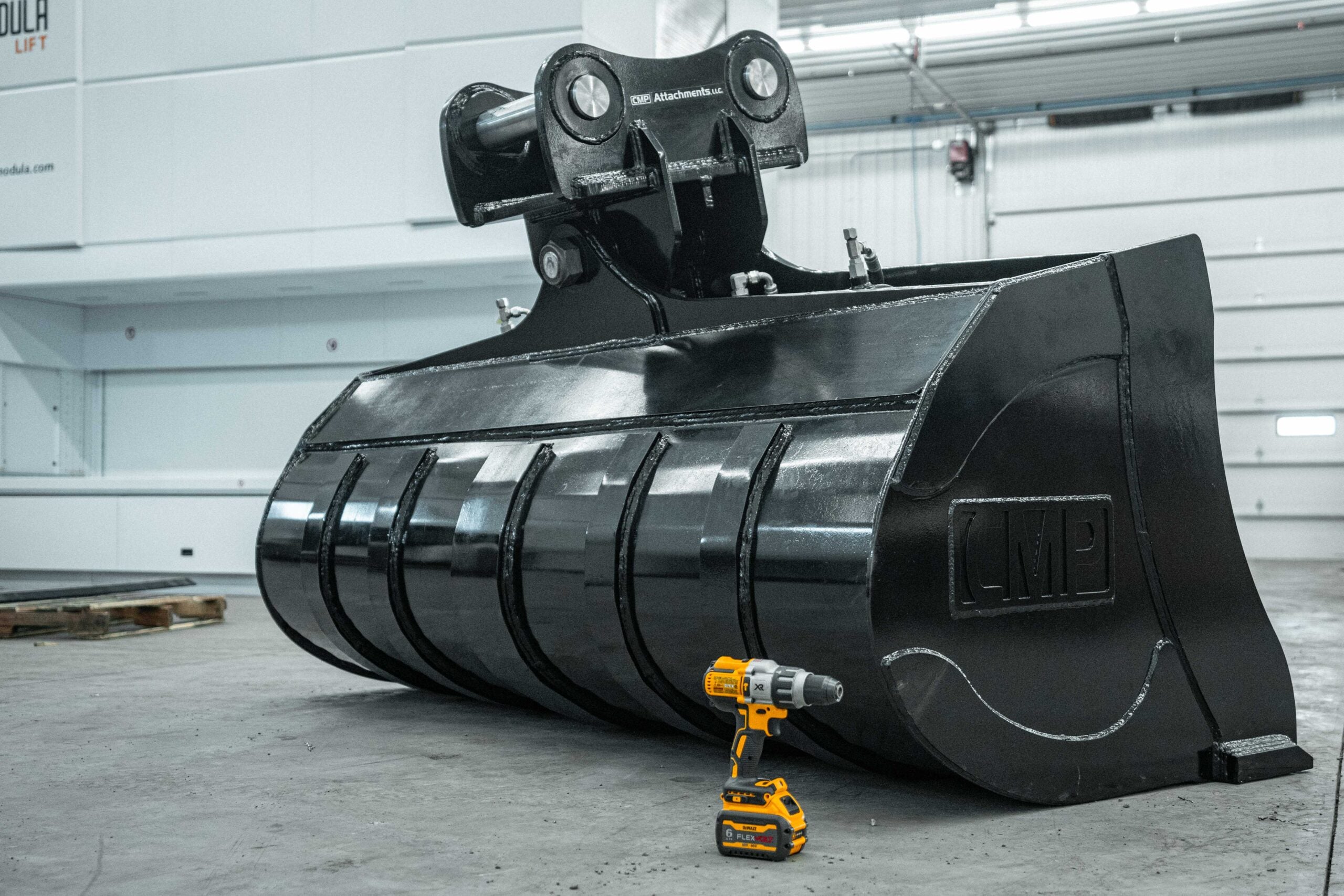 EXCAVATOR TILT BUCKET - Schweitzer Farms and Sales
