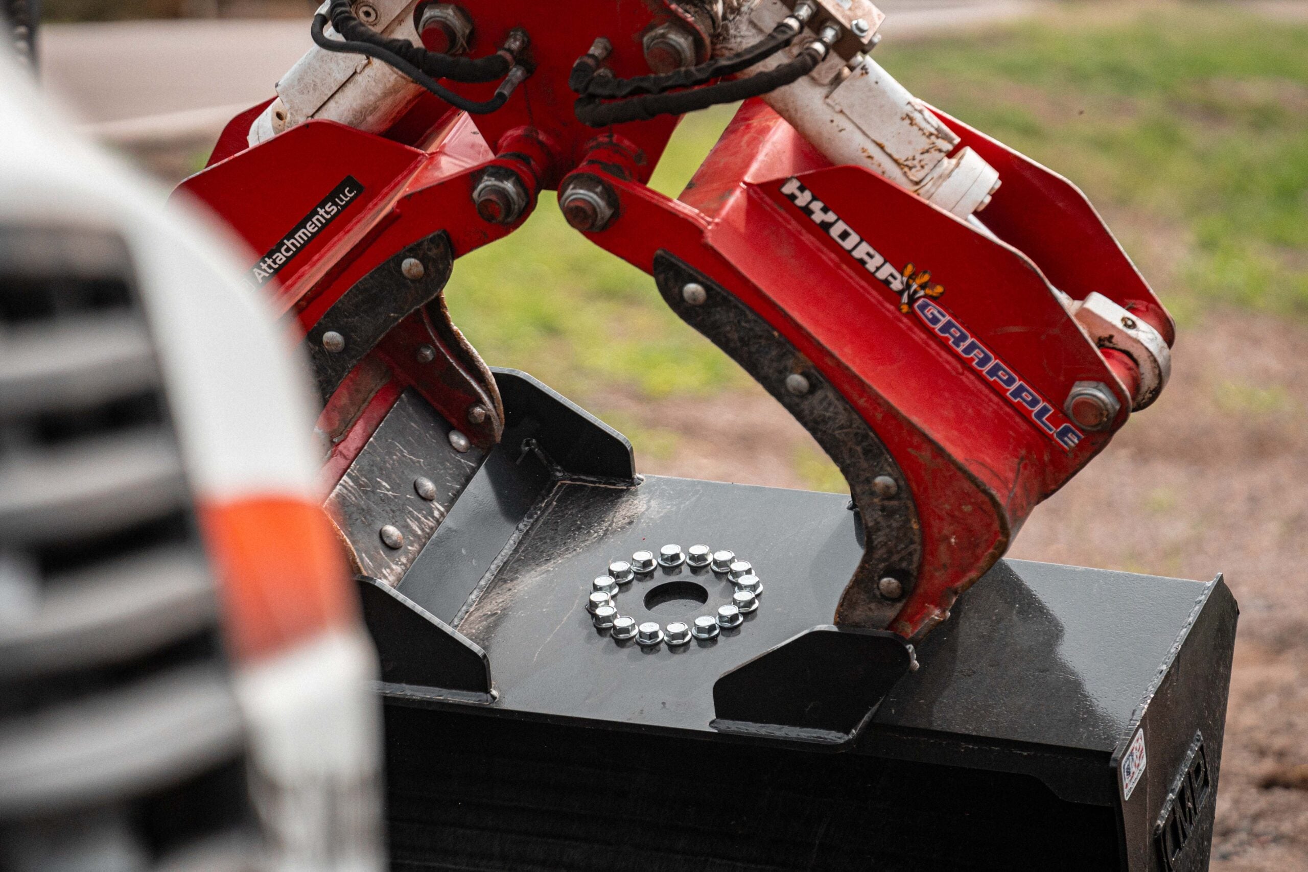EXCAVATOR TALON GRAB MOUNT BUCKET - Schweitzer Farms and Sales