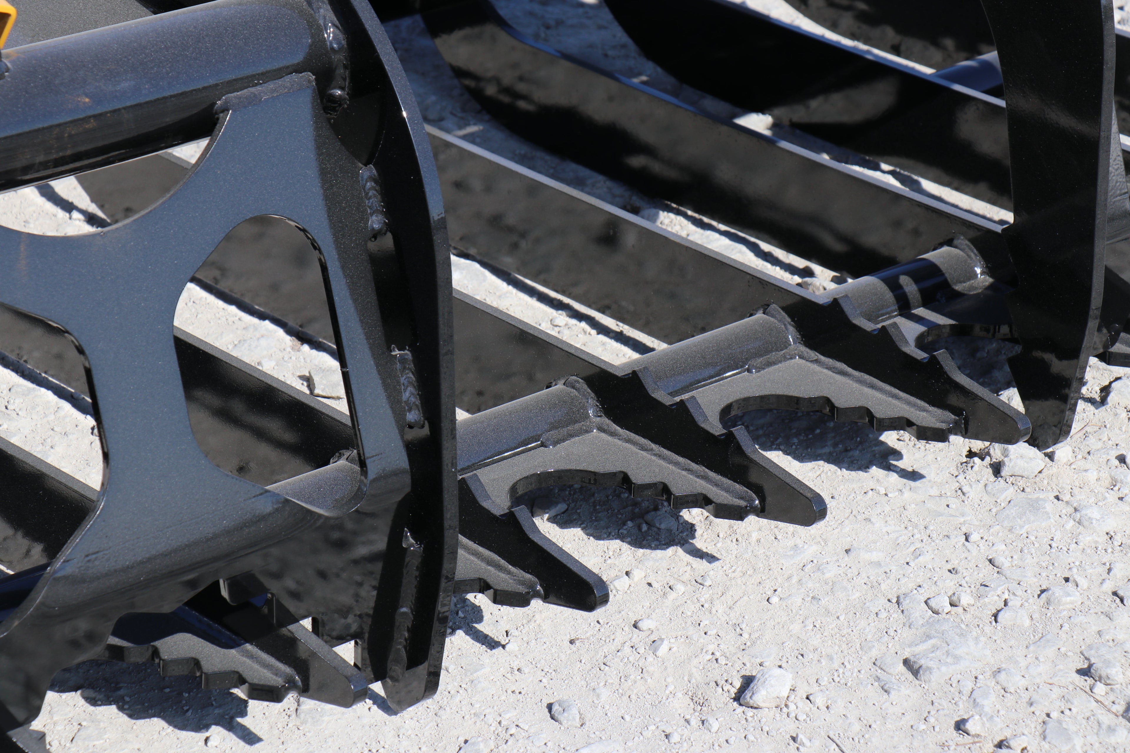 90" BRUSH GRAPPLE WITH 4" NARROW SPACING CL FABRICATION