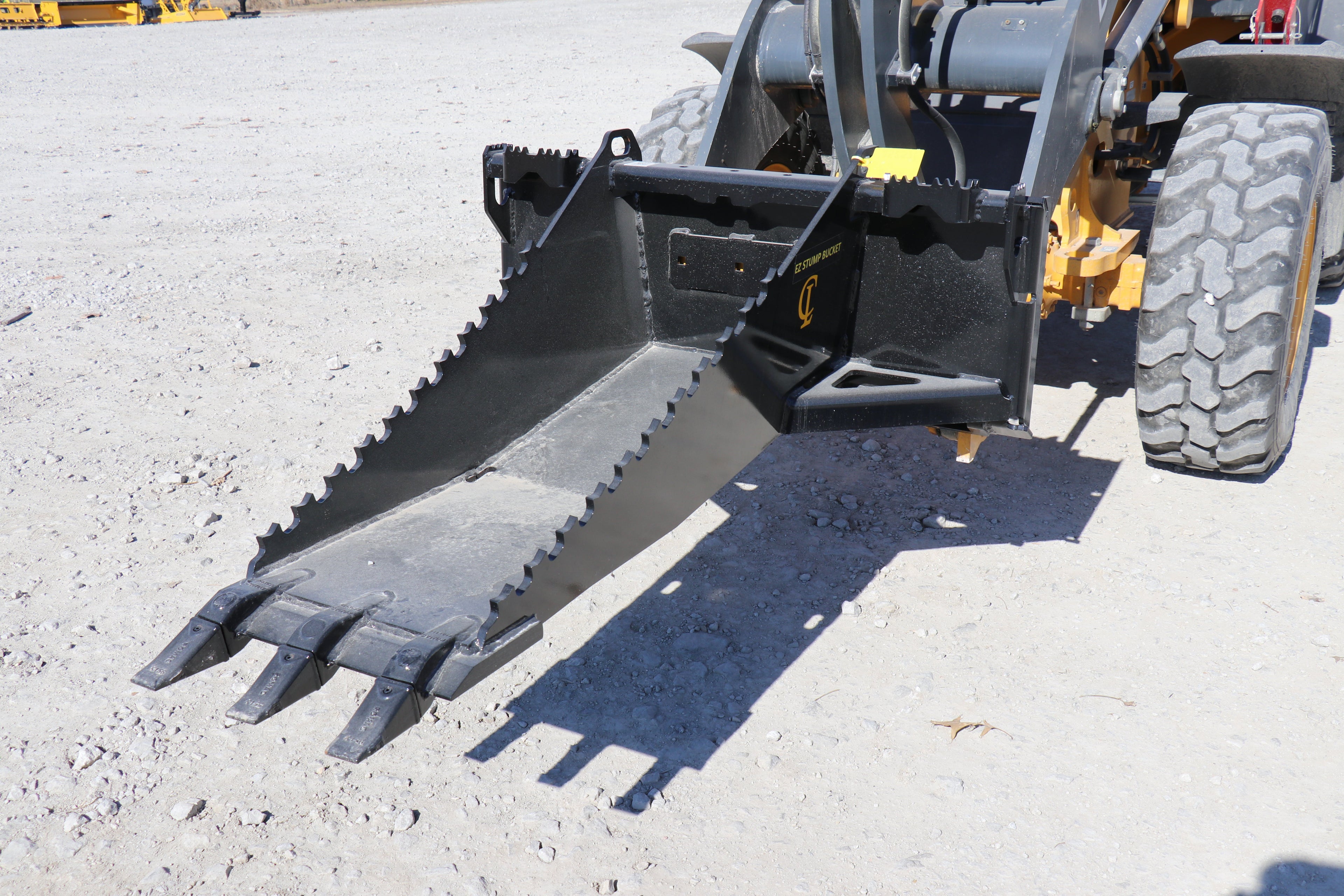 STUMP BUCKET WITH GRAPPLE CL FABRICATION