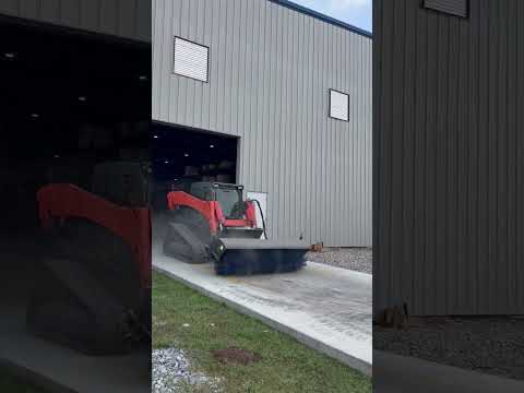 X-TREME SKID STEER HYDRAULIC ANGLE BROOM